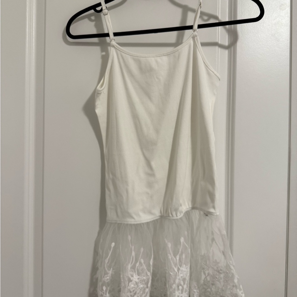 Elegant White Lace Trim Crop Top